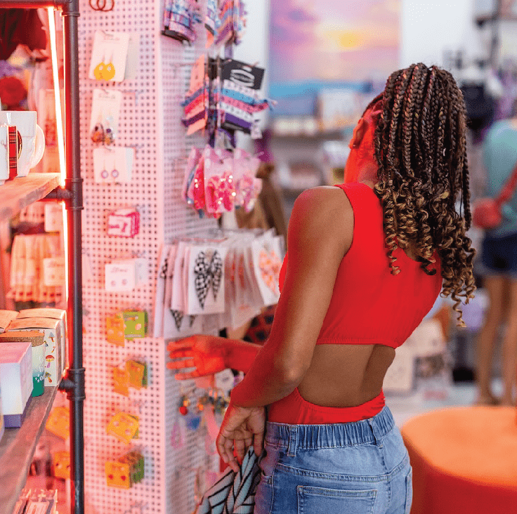 LEOS & LUXE - Foxy’s