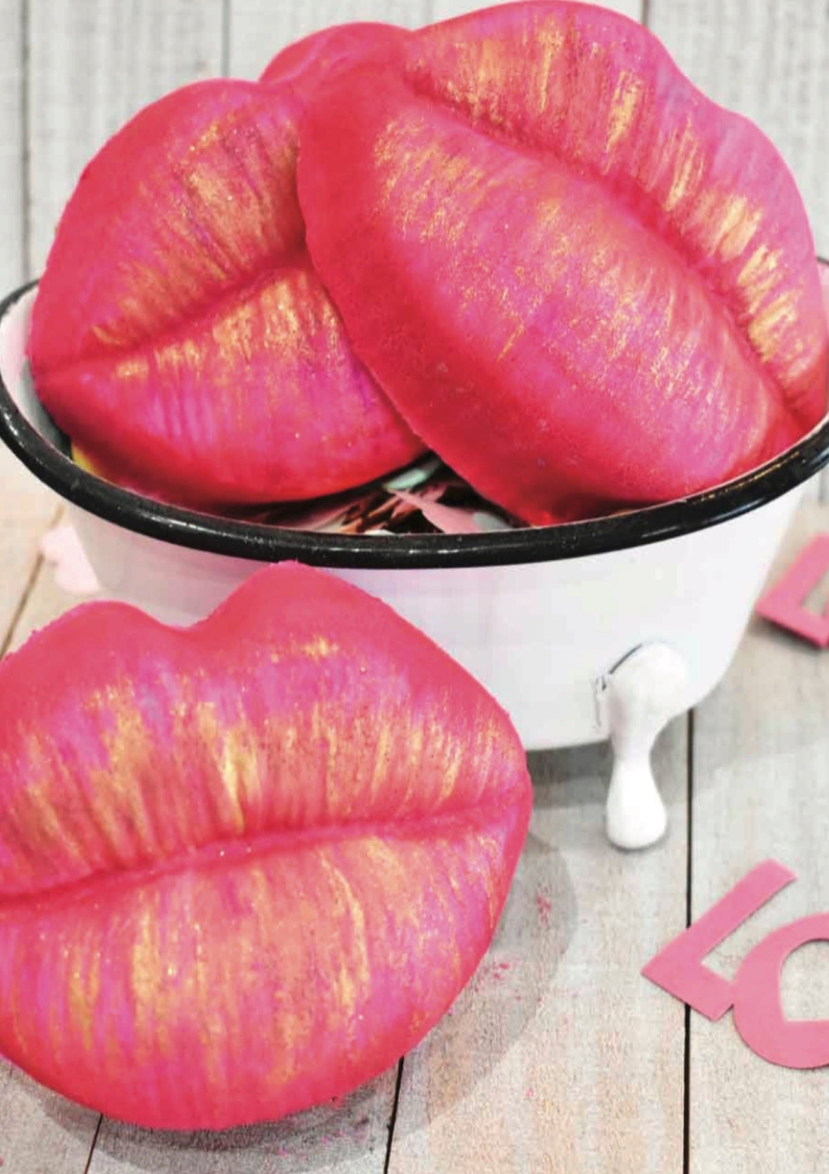 Pucker Up Bath Bomb - Foxy’s