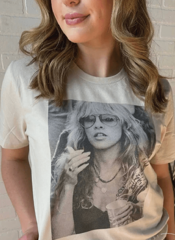 Be A Legend Graphic Tee - Crewneck - Foxy’s