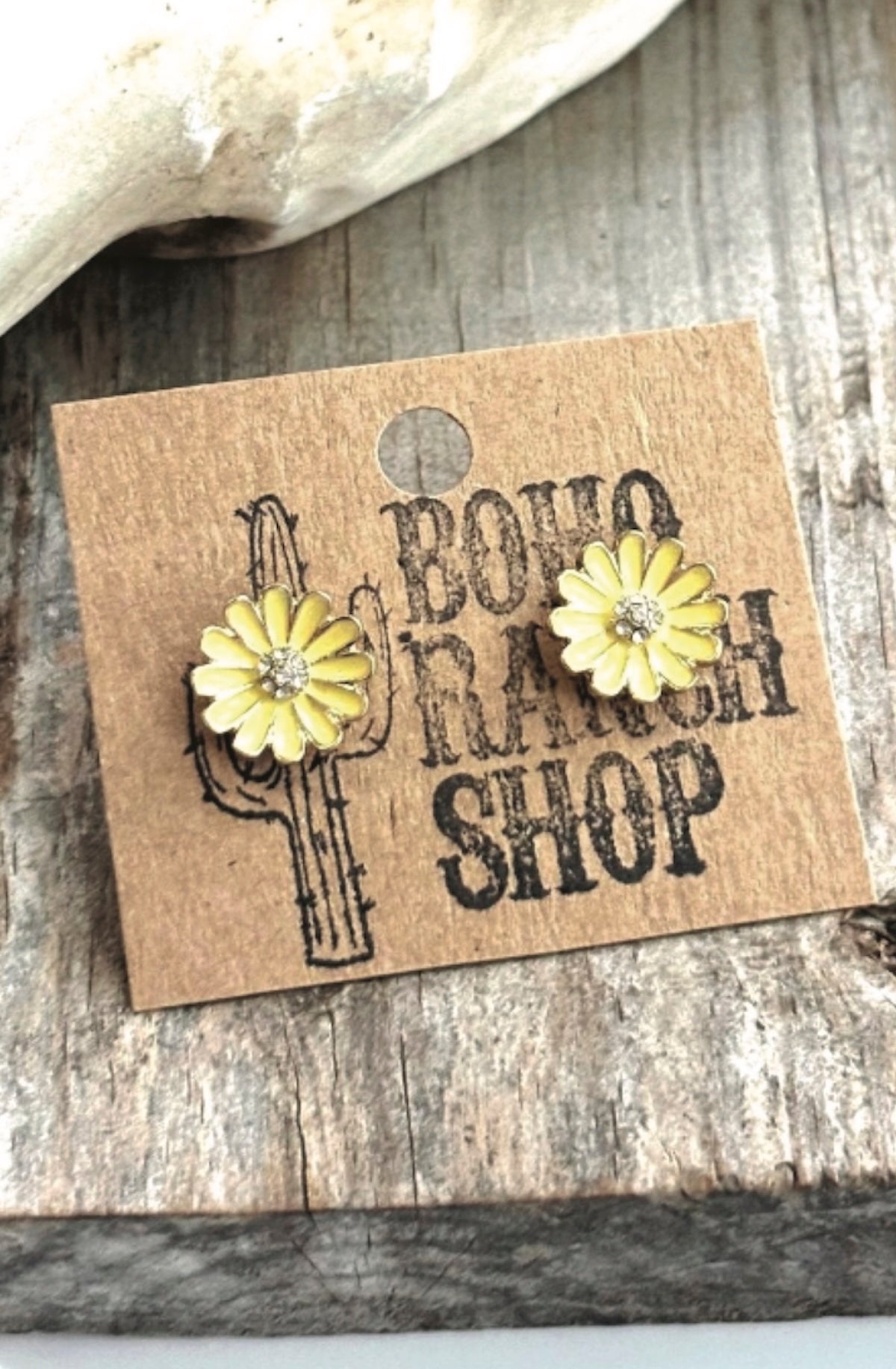Dainty Flower Stud Earrings - Foxy’s