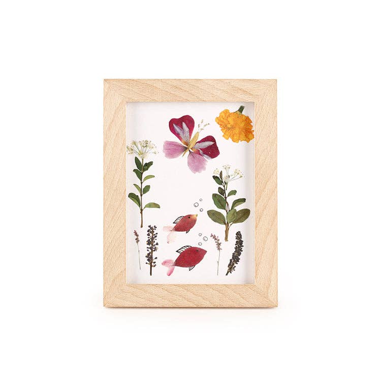 HUCKLEBERRY PRESSED FLOWER FRAME