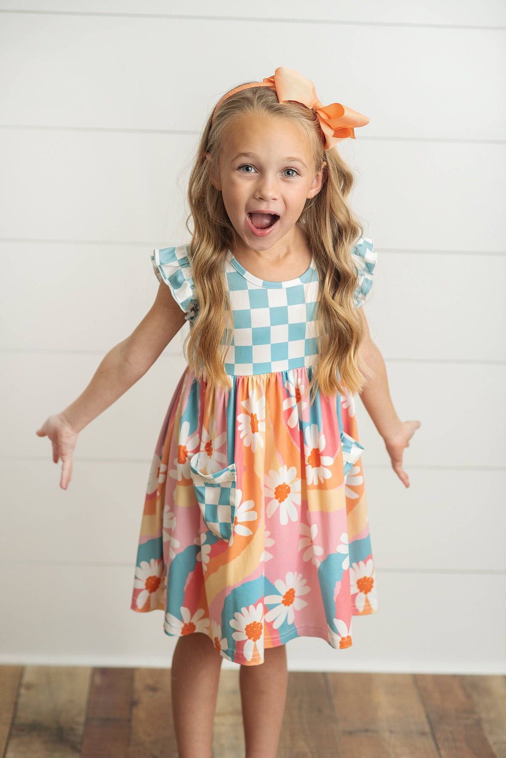 Girls Checker Daisy Dress w/ Pockets (Size 7/8)