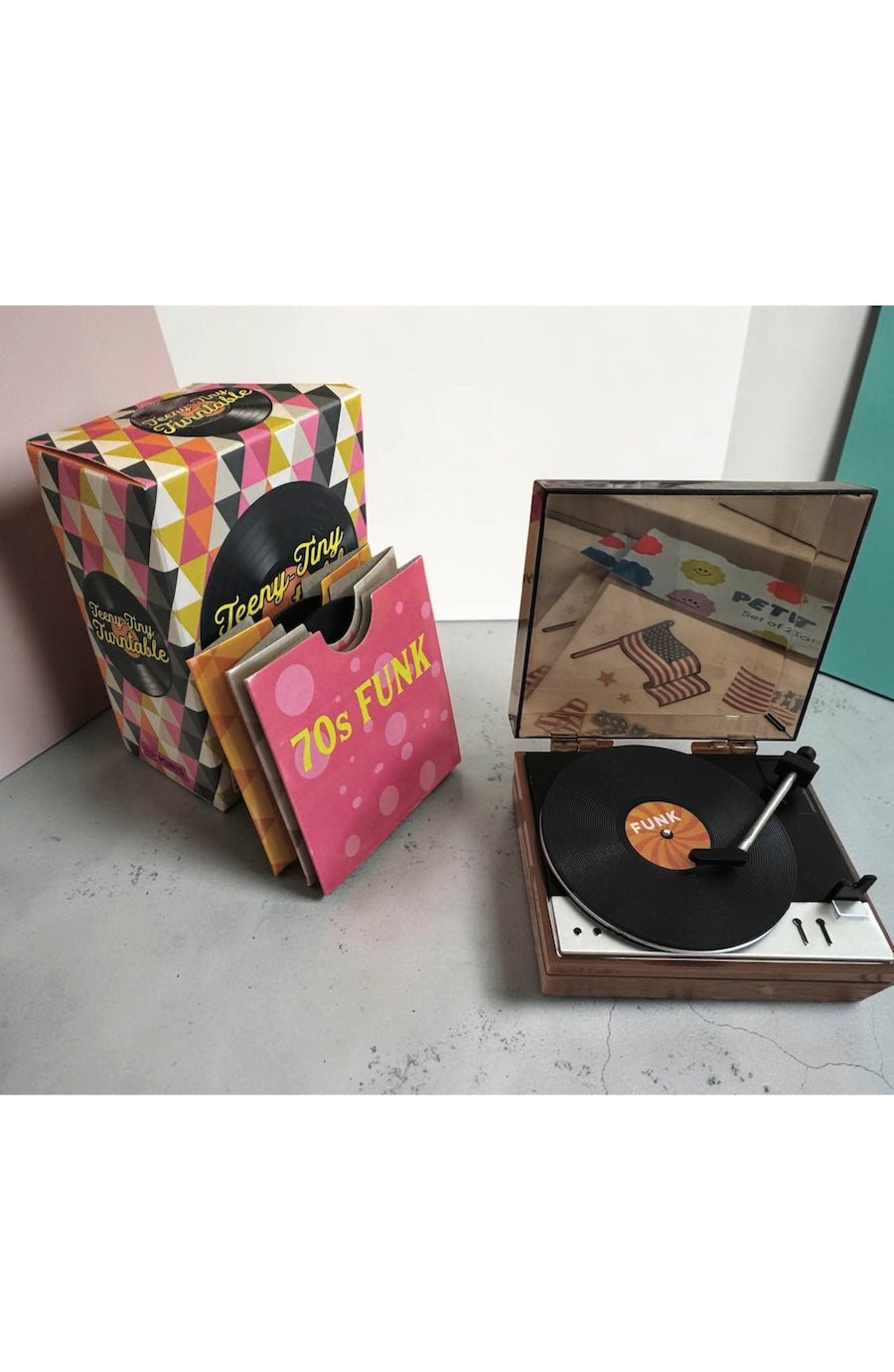 Teeny-Tiny Turntable: Includes 3 Mini-LPs To Play! - Foxy’s
