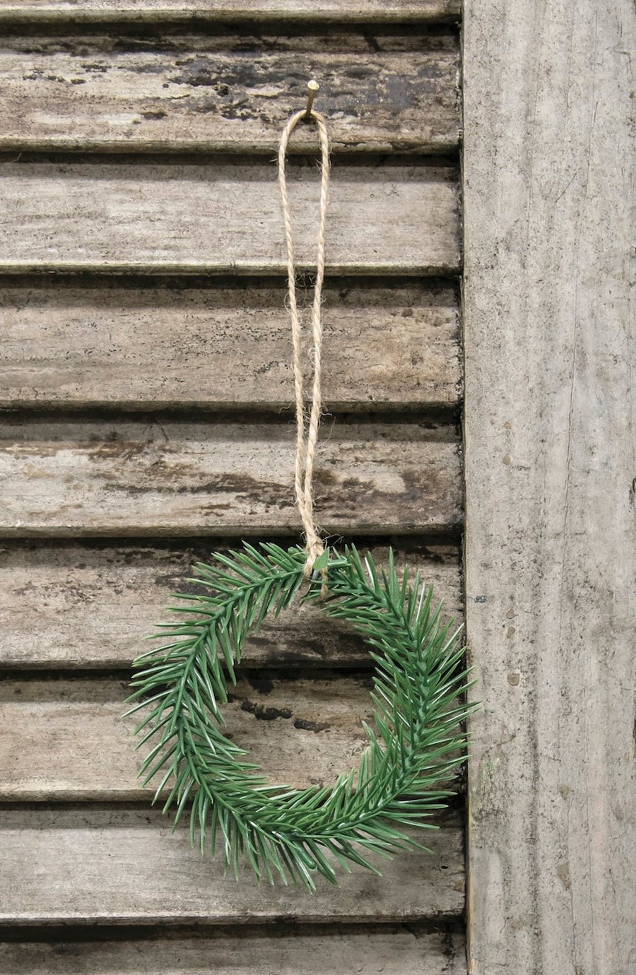Small Pine Wreath Hanger 4" - Foxy’s
